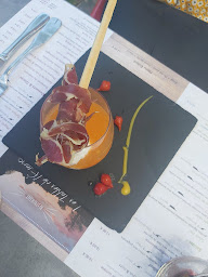 Photo n°9 de Les tables de l’étang à Montagny-les-Lanches ()