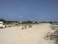 Zdjęcie Muthu Nagar New Beach z powierzchnią turkusowa czysta woda