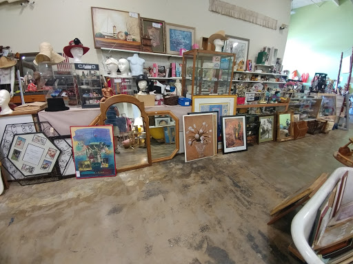Thrift Store «Simply Thrift and Gift», reviews and photos, 6719 Q St, Sacramento, CA 95819, USA