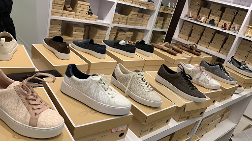 Fashion Accessories Store «Michael Kors», reviews and photos, 1650 Premium Outlet Blvd #1800, Aurora, IL 60502, USA