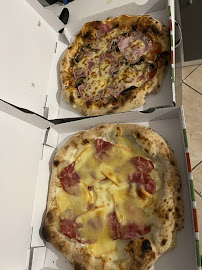 Plats et boissons du Pizzas à emporter OLI Pizza, fait également dépôt de pain et épicerie à Neuflize - n°2