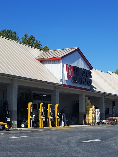 Home Improvement Store «Tractor Supply Co.», reviews and photos, 868 S Main St #100, Cleveland, GA 30528, USA