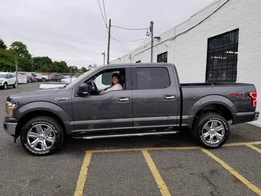 Ford Dealer «Newins Bay Shore Ford», reviews and photos, 219 W Main St, Bay Shore, NY 11706, USA