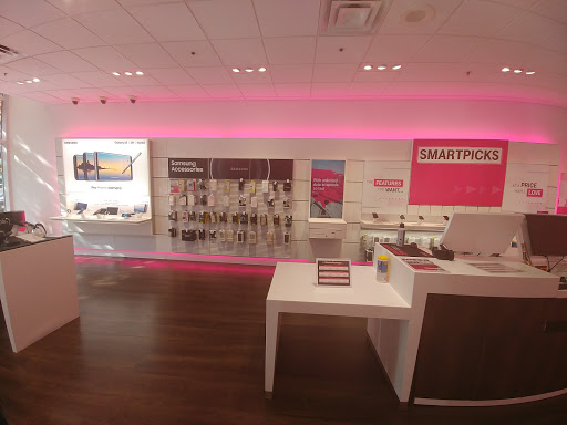 Cell Phone Store «T-Mobile», reviews and photos, 2863 Clarendon Blvd, Arlington, VA 22201, USA