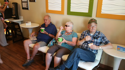 Frozen Yogurt Shop «Peachwave Frozen Yogurt & Gelato», reviews and photos, 6 W 8th St, Holland, MI 49423, USA