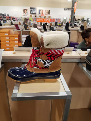Shoe Store «DSW Designer Shoe Warehouse», reviews and photos, 28700 Telegraph Rd, Southfield, MI 48034, USA