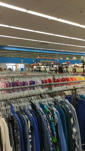 Thrift Store «7th St & Union Hills Goodwill Retail Store & Donation Center», reviews and photos, 710 E Union Hills Dr, Phoenix, AZ 85024, USA