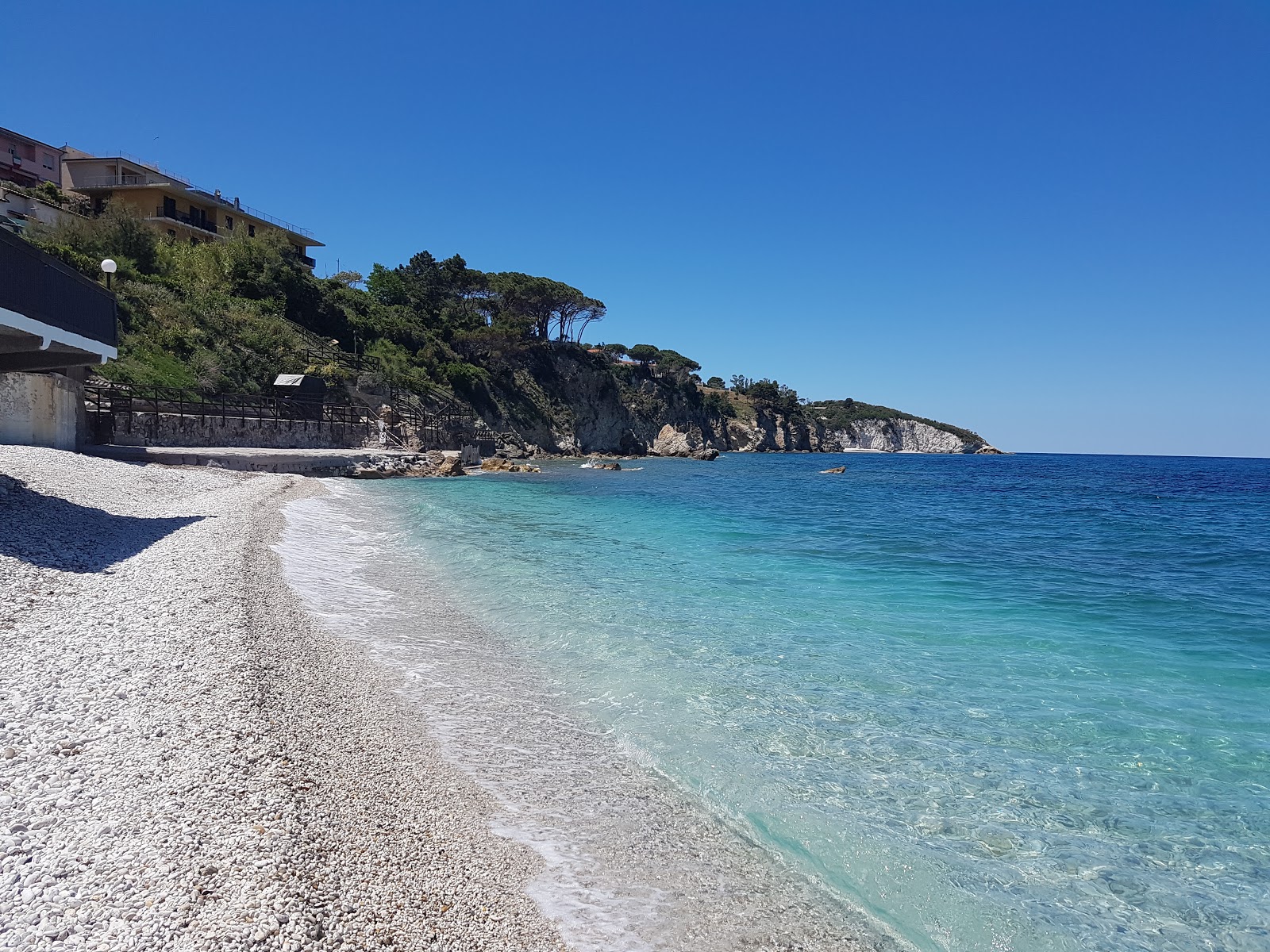 Spiaggia delle Ghiaie的照片 带有宽敞的海岸