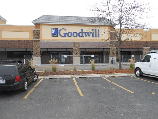 Thrift Store «Goodwill Store & Donation Center in Evanston», reviews and photos, 1916B Dempster St, Evanston, IL 60202, USA