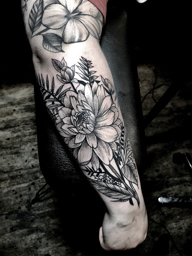 Explore bumble bee tattoo ideas, creative tattoo ideas in Peoria, available at InkCapital Tattoos