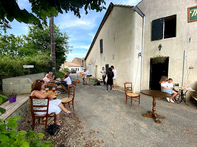 Old Lord Raglan Pub à Montignac-de-Lauzun