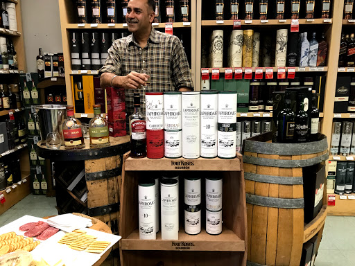 Wine Store «Norfolk Wine & Spirits», reviews and photos, 206 Dedham St, Norfolk, MA 02056, USA