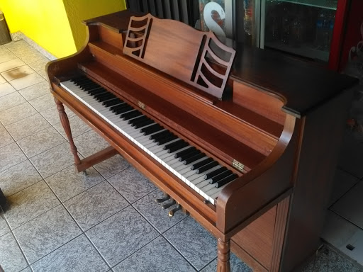 PIANOS ESTUDIO 54