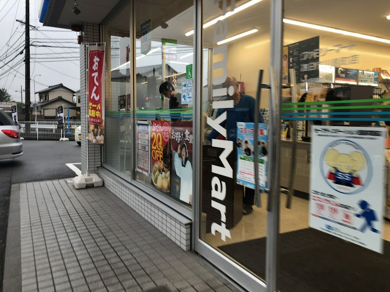 ファミリーマート 四日市川島町店