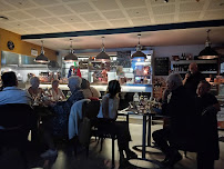 Atmosphère du Restaurant L'Entrepote's à Pujols - n°7