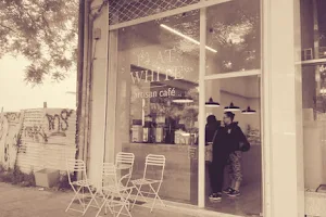 Flat White artisan cafe image