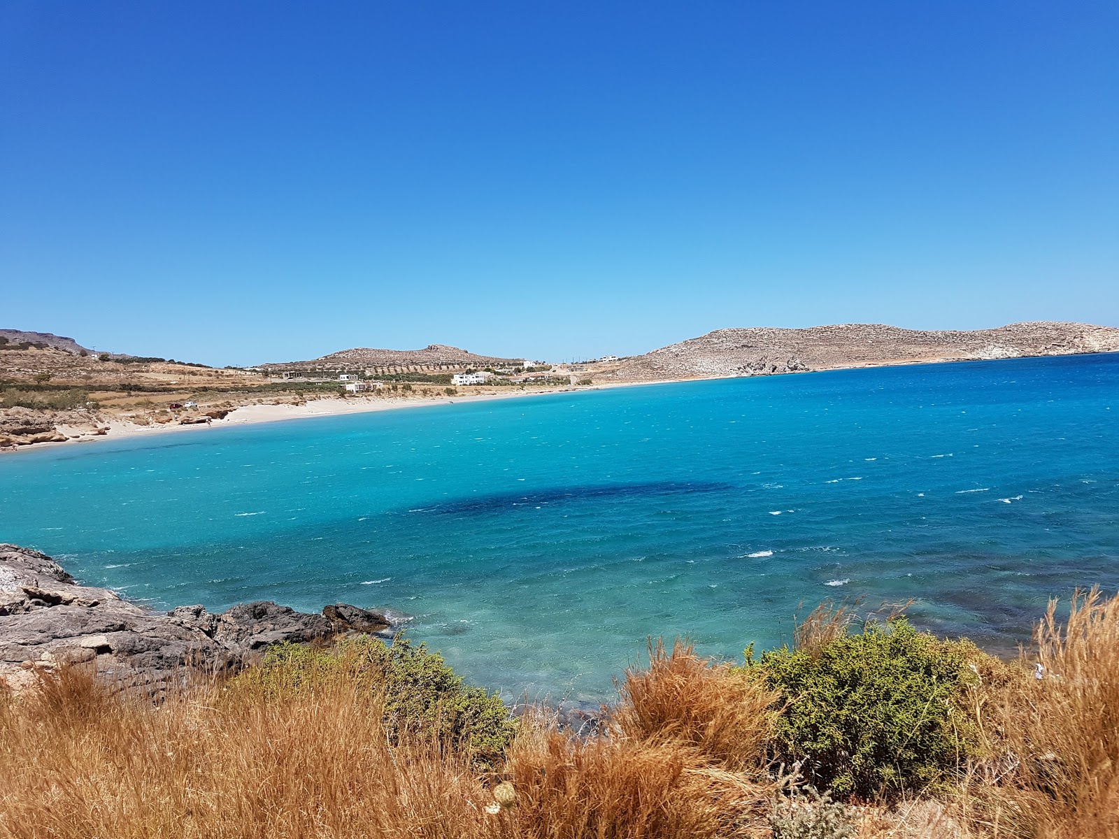 Papadakion beach'in fotoğrafı turkuaz saf su yüzey ile
