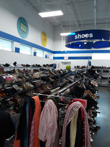 Corporate Campus «Goodwill Outlet», reviews and photos