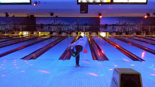 Bowling Alley «St. Charles Bowl», reviews and photos, 2520 W Main St, St Charles, IL 60175, USA