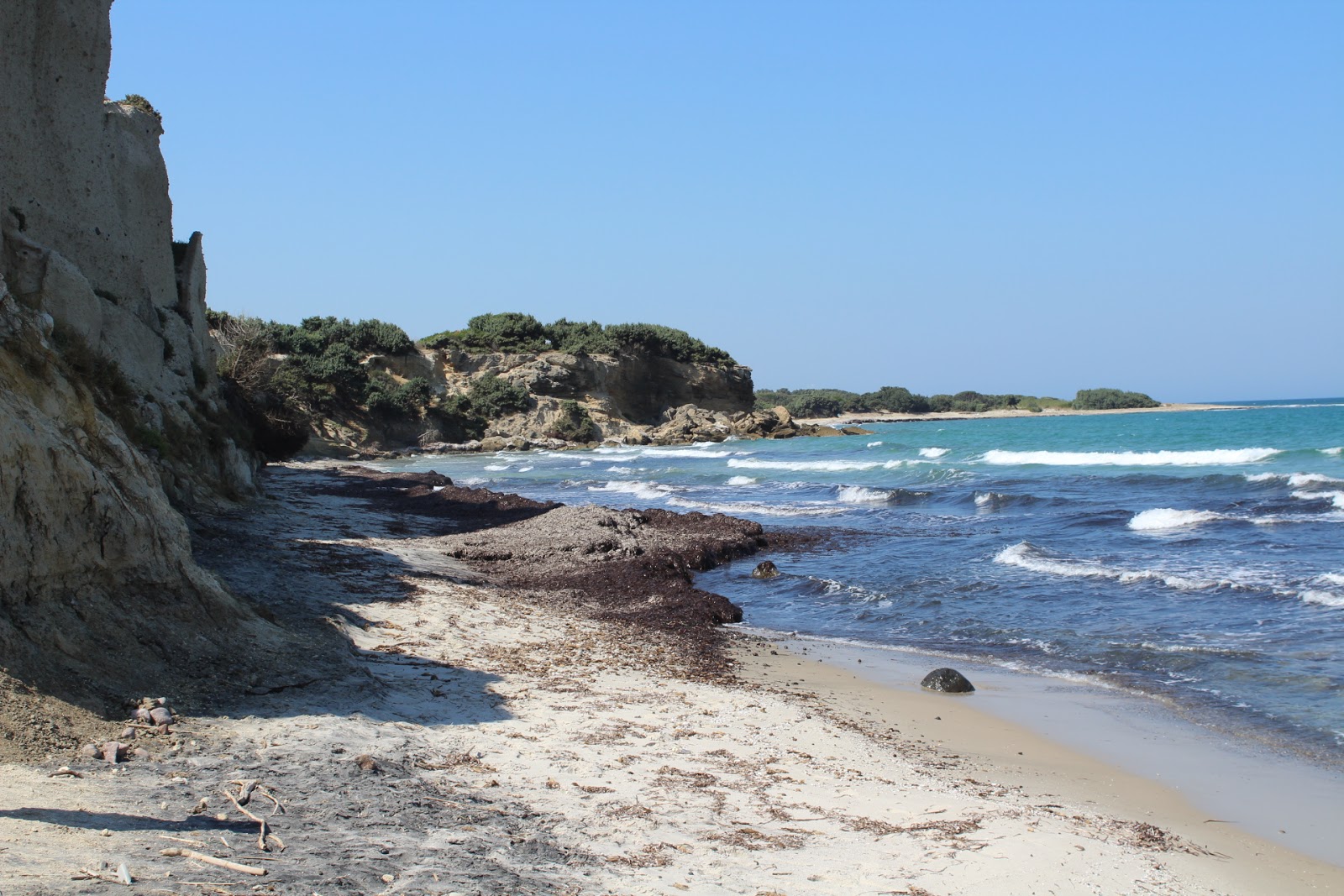 Fotografija Atsa beach z turkizna čista voda površino