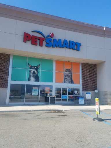 Pet Supply Store «PetSmart», reviews and photos, 4 Valley Ln W, Valley Stream, NY 11581, USA