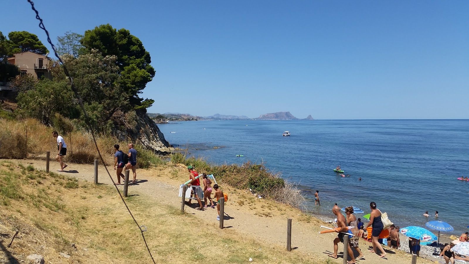 Spiaggia Pietra Piatta'in fotoğrafı - rahatlamayı sevenler arasında popüler bir yer