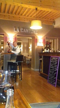 Atmosphère du Restaurant français La Cantine du Village... à Saint-Didier-au-Mont-d'Or - n°5