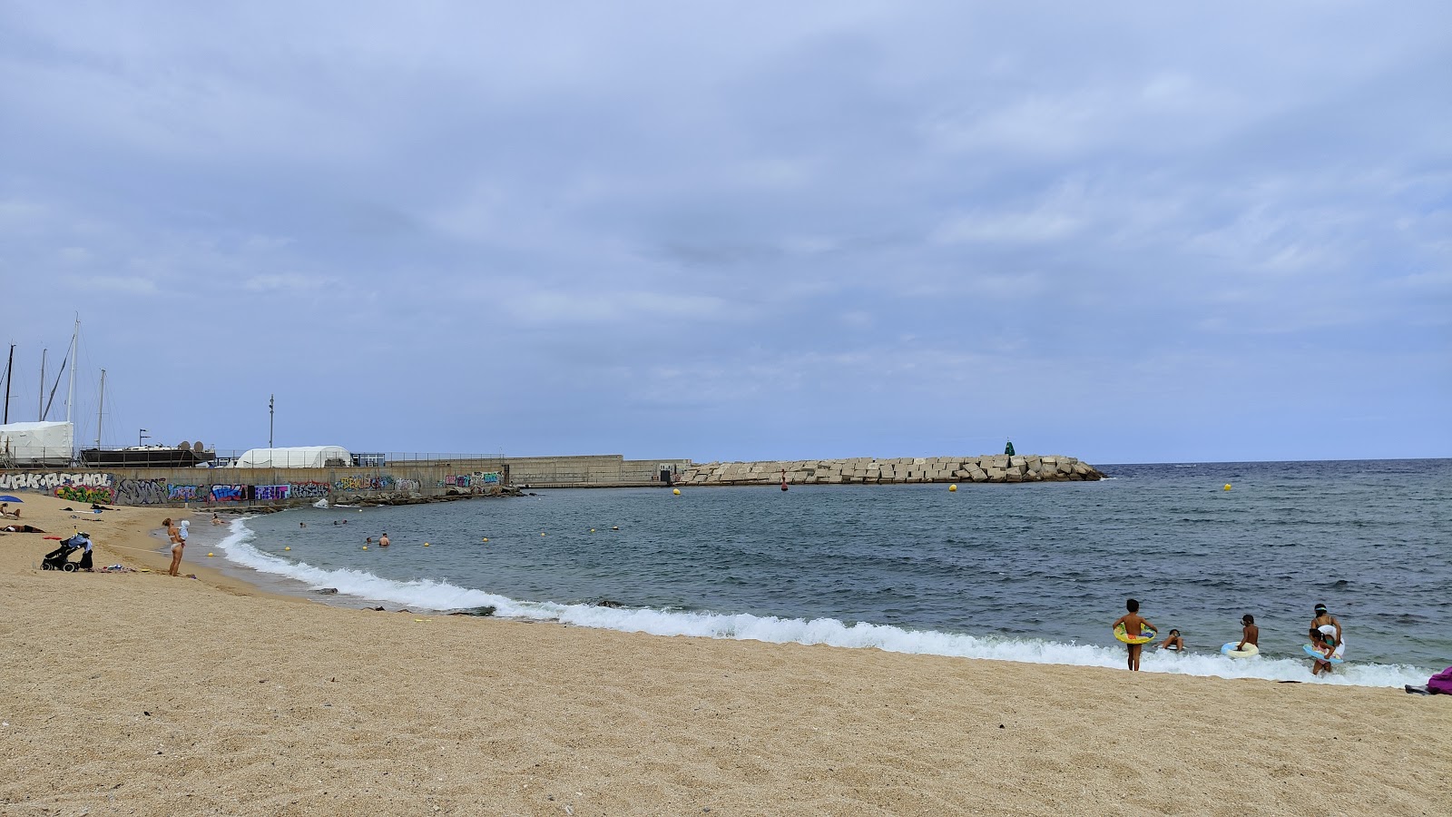 Photo de Platja de la Marina zone des équipements