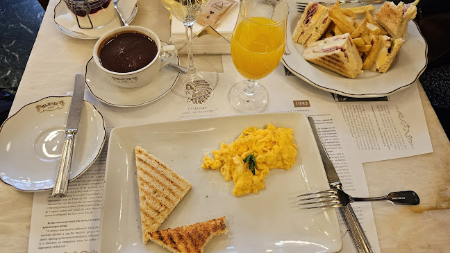 Majestic Café - Cafeteria