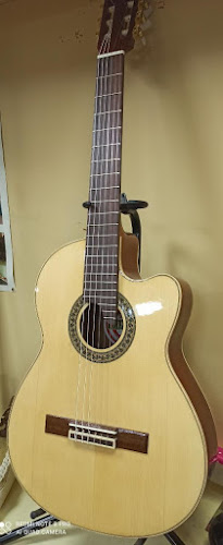 Opiniones de Guitarras Falcón en La Victoria - Tienda de instrumentos musicales