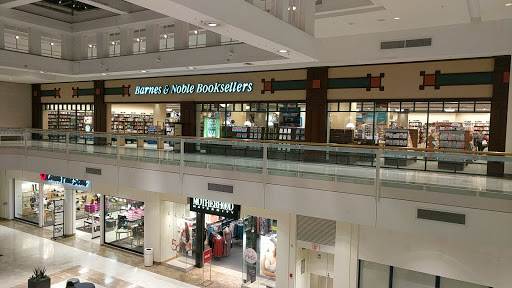 Book Store «Barnes & Noble», reviews and photos, 720 Hawthorne Center, Vernon Hills, IL 60061, USA