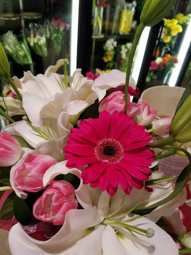 Florist «Designs By Rosa, Inc. Florist», reviews and photos, 140 S Wabash Ave, Chicago, IL 60603, USA