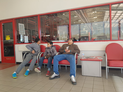 Tire Shop «Discount Tire Store - Rochester Hills, MI», reviews and photos, 3809 S Rochester Rd, Rochester Hills, MI 48307, USA