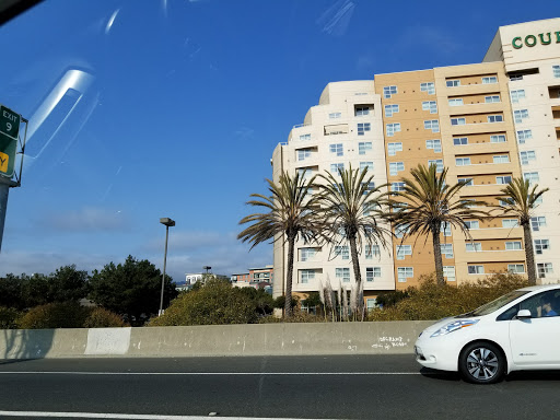 Shopping Mall «Powell Street Plaza Shopping Center», reviews and photos, 5795 Christie Ave, Emeryville, CA 94608, USA