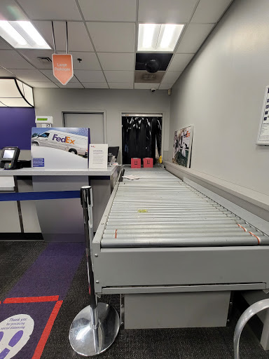 Shipping and Mailing Service «FedEx Ship Center», reviews and photos, 1525 Morrison Pkwy, Alpharetta, GA 30009, USA