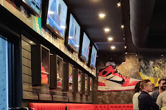 Grails Miami - Restaurant & Sports Bar