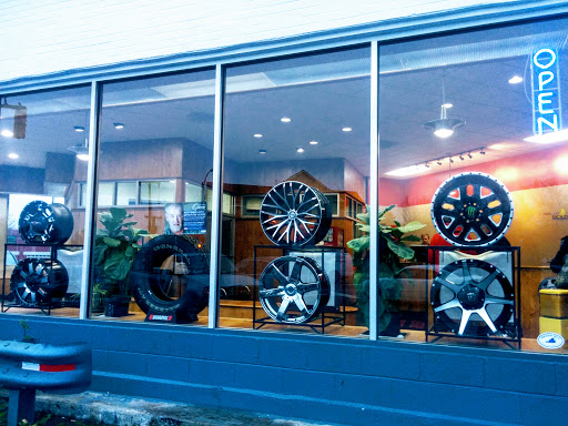 Tire Shop «Settle Tire Co. Tire Pros», reviews and photos, 824 Preston Ave, Charlottesville, VA 22903, USA