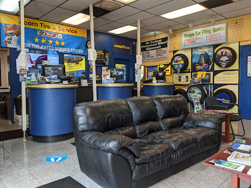 Tire Shop «Acorn Tire», reviews and photos, 1580 N Aurora Rd, Naperville, IL 60563, USA