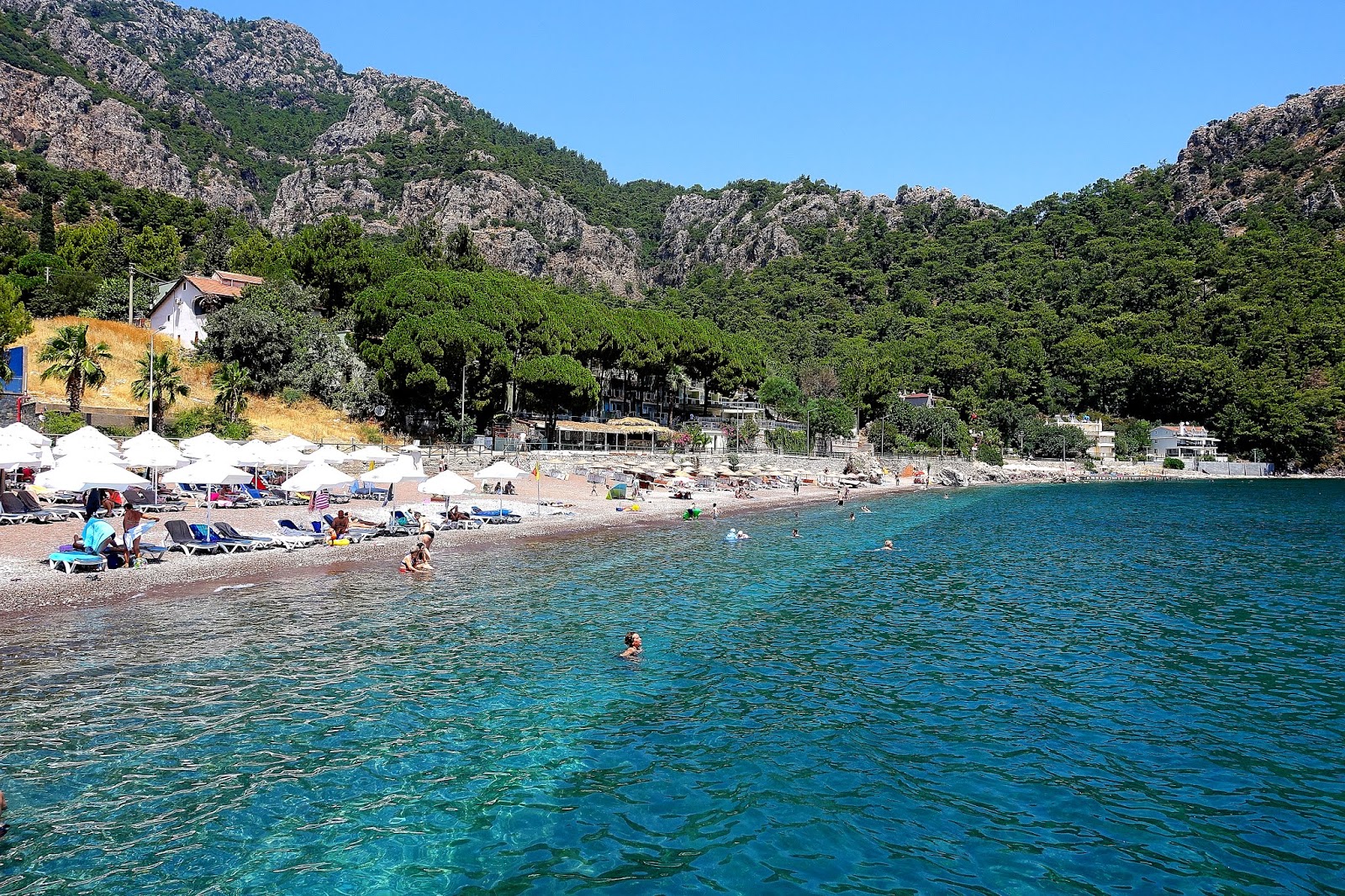 Turunç plajı'in fotoğrafı birden fazla geniş koy ile birlikte