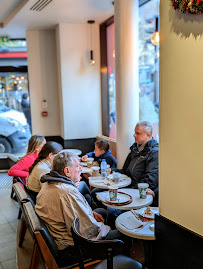 Atmosphère du Restaurant servant le petit-déjeuner Starbucks à Paris - n°14