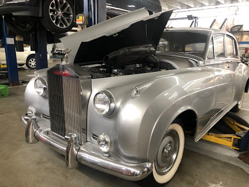 Cadillac Dealer «Crestmont Cadillac», reviews and photos, 26000 Chagrin Blvd, Beachwood, OH 44122, USA