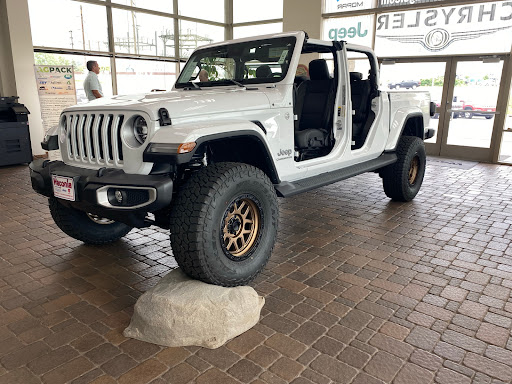 Car Dealer «Waconia Dodge Chrysler Jeep», reviews and photos, 905 Strong Dr, Waconia, MN 55387, USA