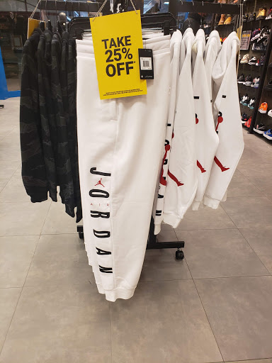 Shopping Mall «Swansea Mall», reviews and photos, 262 Swansea Mall Dr #775, Swansea, MA 02777, USA