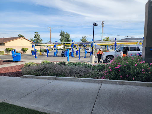GO Car Wash @ Sanderson en Hemet