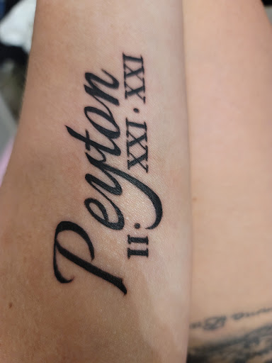 Tattoo Shop «Kings & Queens Tattoo & Piercing», reviews and photos, 4541 Dixie Hwy, Waterford, MI 48329, USA