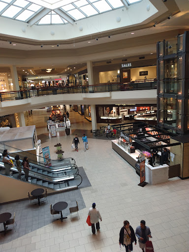 Shopping Mall «North Riverside Park Mall», reviews and photos, 7501 W Cermak Rd, N Riverside, IL 60546, USA