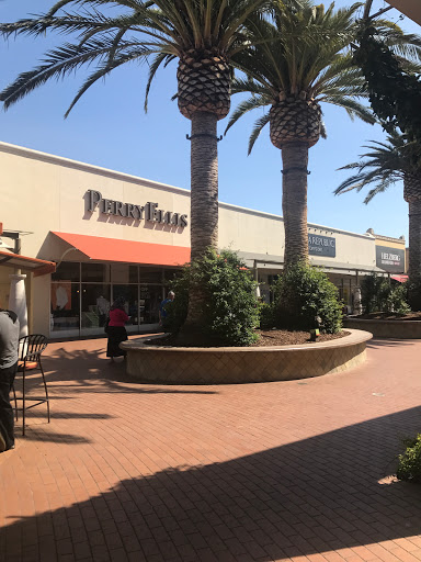 Clothing Store «Banana Republic Factory Store», reviews and photos, 100 Citadel Dr, Commerce, CA 90040, USA