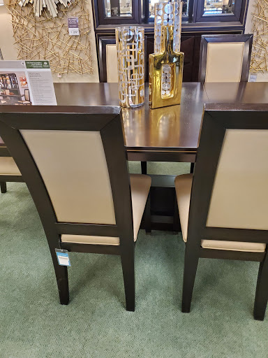 Furniture Store «Raymour & Flanigan Furniture and Mattress Store», reviews and photos, 14 Candlewood Lake Rd, Brookfield, CT 06804, USA