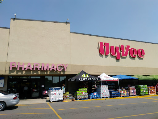 Hy-Vee Grocery Store