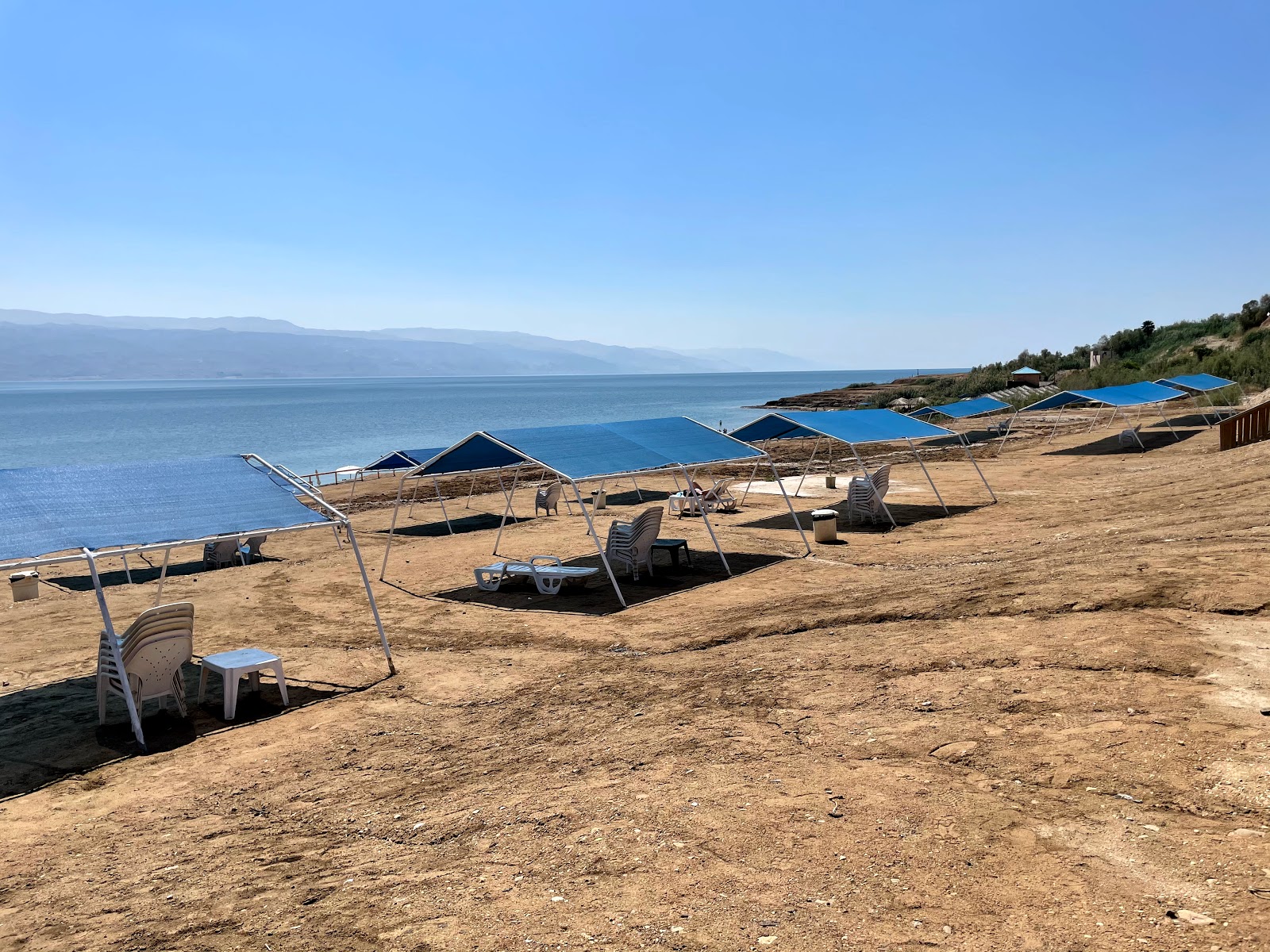 Kalia Beach'in fotoğrafı uçurumlarla desteklenmiş